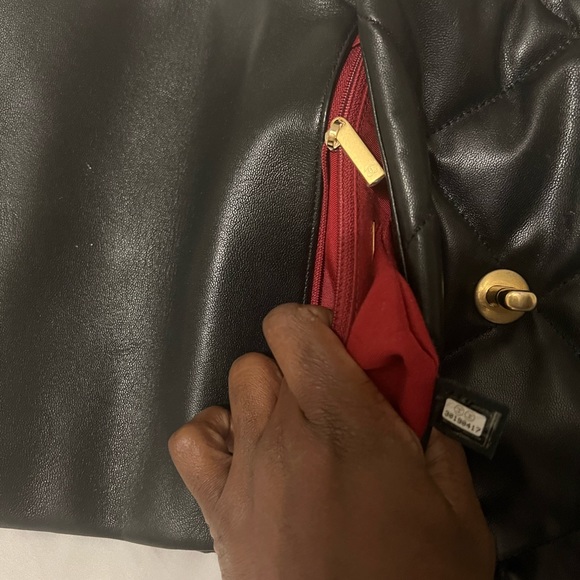 Authentic Medium Chanel 19 lambskin handbag with silver and gold hardware - Picture 11 of 14